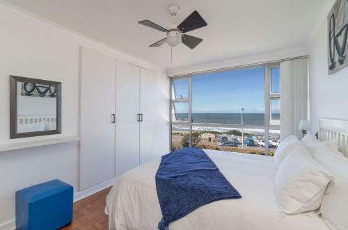 14 Warnerdoone Beachfront Apartment