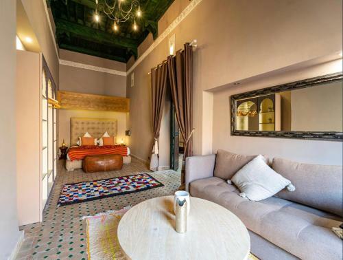 Medinaprivilege Royalriad