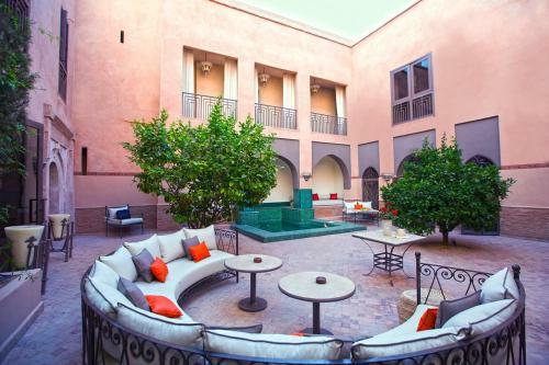 Medinaprivilege Royalriad