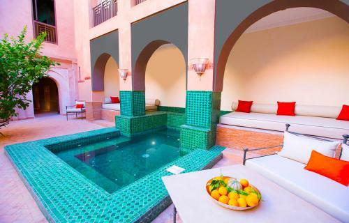 Medinaprivilege Royalriad