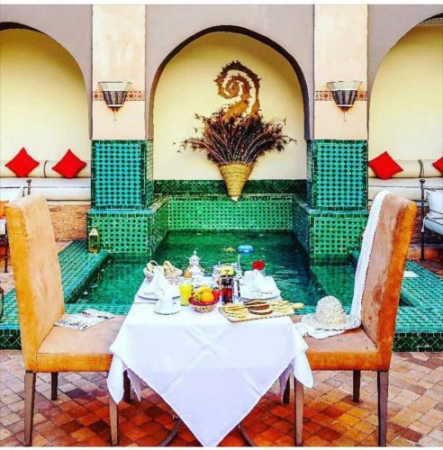 Medinaprivilege Royalriad
