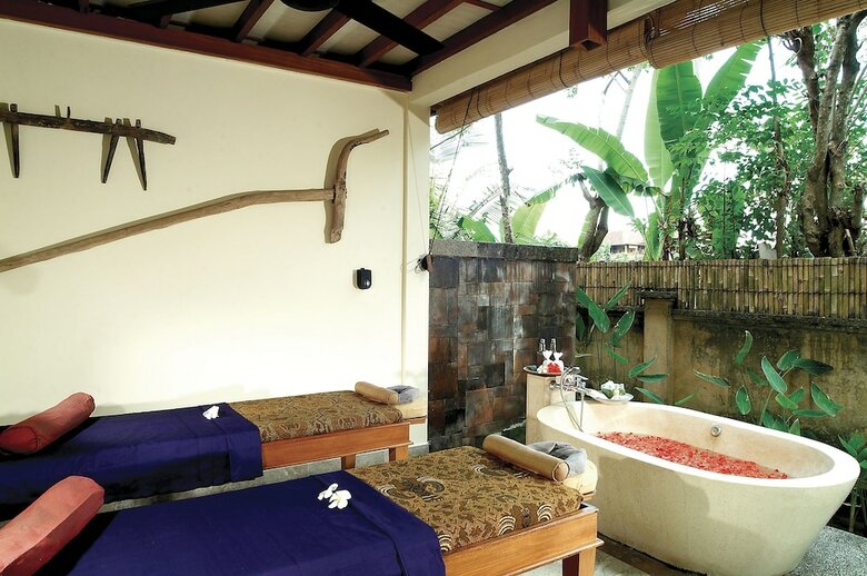 Hotel Komaneka Resort