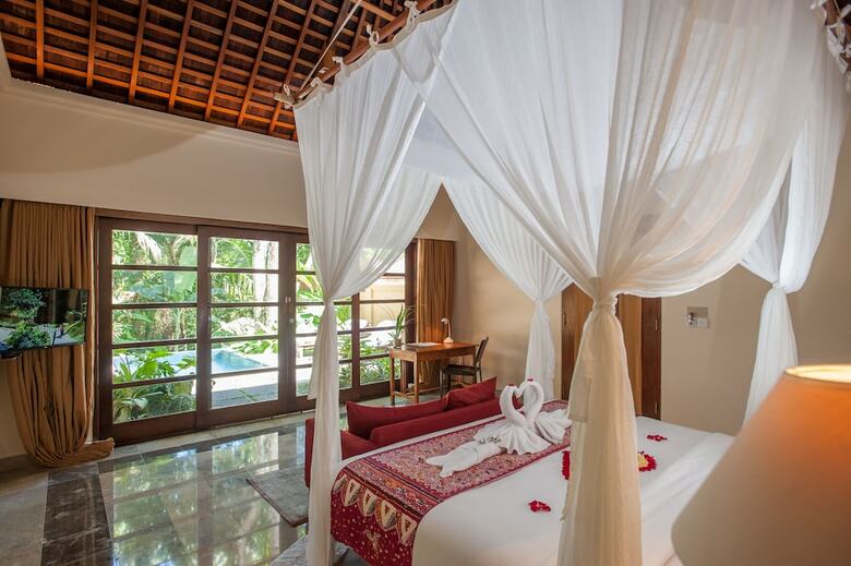 Hotel Komaneka Resort