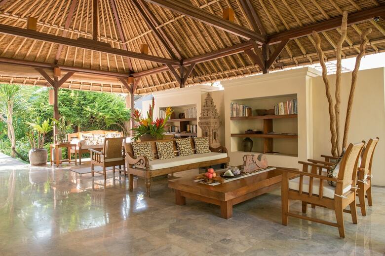 Hotel Komaneka Resort