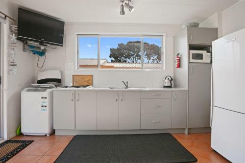 Pio Beach Shack - Bowentown Holiday Home