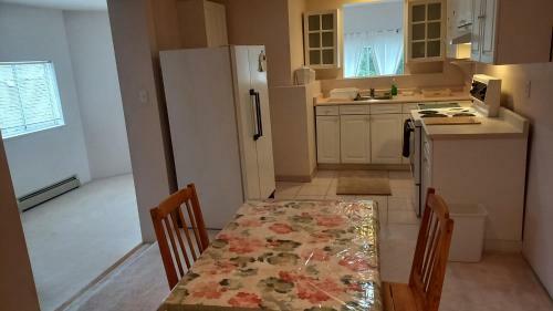 Bed & Breakfast Creekside B & B
