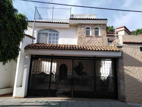 Casa Entera Con 3 Hab C/u Con Ba�o Propio+sof�cama