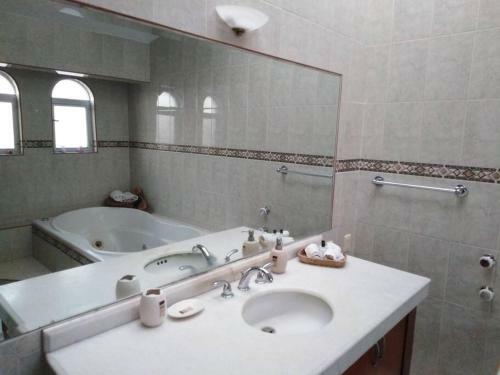 Casa Entera Con 3 Hab C/u Con Ba�o Propio+sof�cama