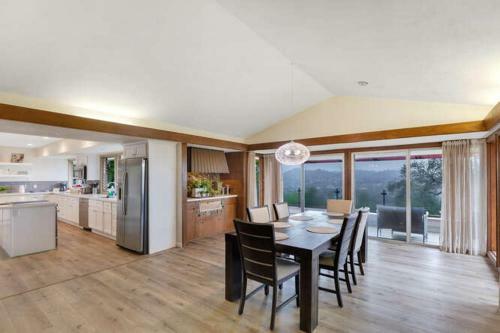 Hilltop Retreat, Main House