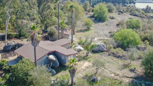 Hilltop Retreat, Main House