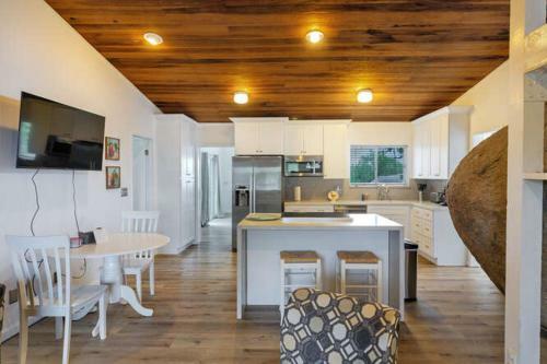 Hilltop Retreat, 2 Villas