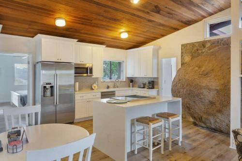 Hilltop Retreat, 2 Villas