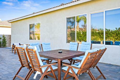 Sunglow Lux Desert Oasis ~ Pool/spa,firepit Games