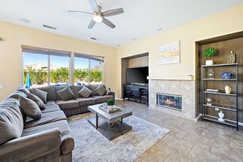 Sunglow Lux Desert Oasis ~ Pool/spa,firepit Games
