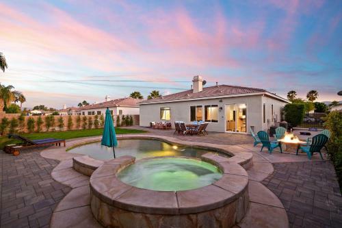 Sunglow Lux Desert Oasis ~ Pool/spa,firepit Games