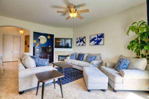Desert Oasis With Mountain Views + Pool & Golf