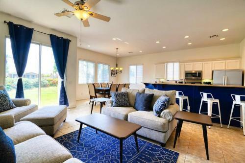 Desert Oasis With Mountain Views + Pool & Golf