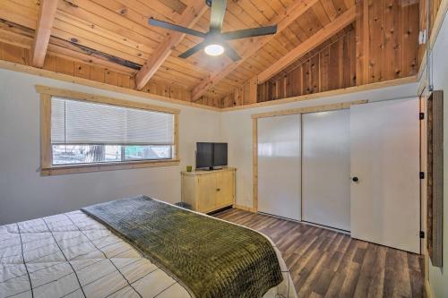 Newly Renovated Lake Arrowhead Cabin With Deck!
