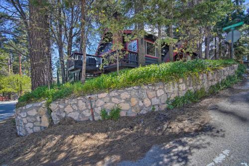 Newly Renovated Lake Arrowhead Cabin With Deck!