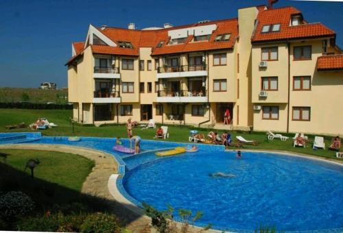 Brand New Apartment With Pool Gym And Playground