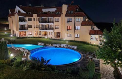 Brand New Apartment With Pool Gym And Playground