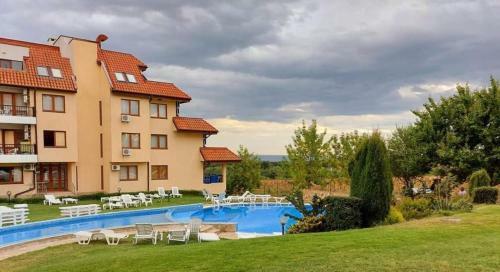 Brand New Apartment With Pool Gym And Playground