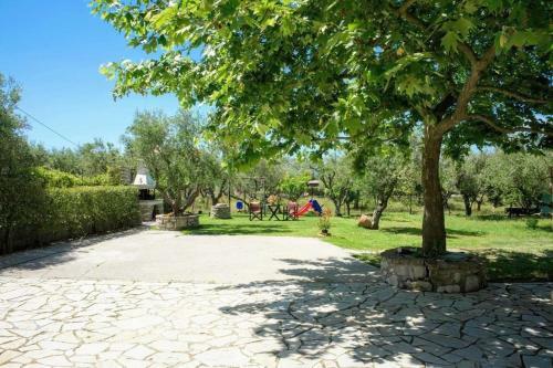 Apartamento Petros Garden ?ouse