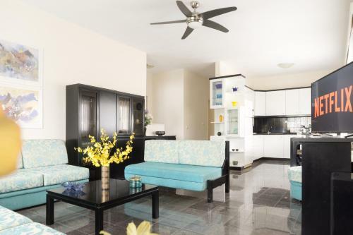 Big Country House, 10' From The Beach
