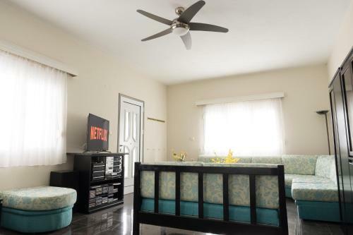 Big Country House, 10' From The Beach