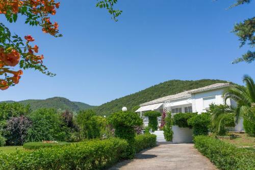 Big Country House, 10' From The Beach