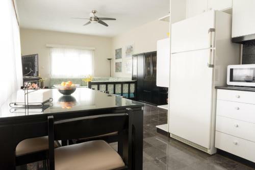 Big Country House, 10' From The Beach