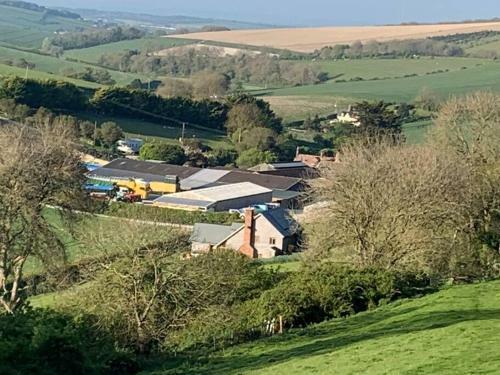 Brummell Barn At Cheverton Farm