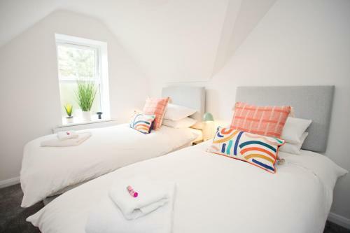 Apartamento Stylish 2 Bedroom Apt - Parking - 5 Mins Walk To Beach