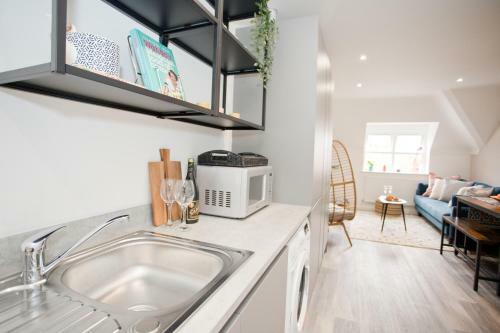 Apartamento Stylish 2 Bedroom Apt - Parking - 5 Mins Walk To Beach