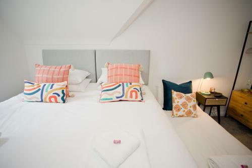 Apartamento Stylish 2 Bedroom Apt - Parking - 5 Mins Walk To Beach