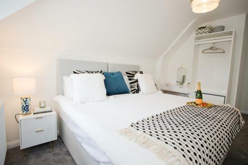 Apartamento Stylish 2 Bedroom Apt - Parking - 5 Mins Walk To Beach