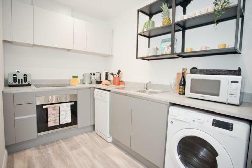 Apartamento Stylish 2 Bedroom Apt - Parking - 5 Mins Walk To Beach