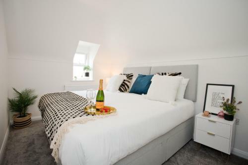Apartamento Stylish 2 Bedroom Apt - Parking - 5 Mins Walk To Beach