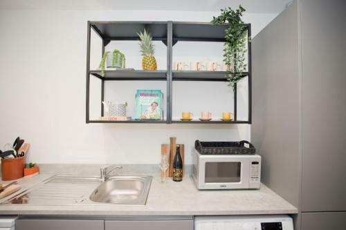 Apartamento Stylish 2 Bedroom Apt - Parking - 5 Mins Walk To Beach