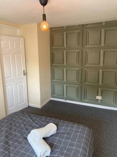 Big House For Small Group