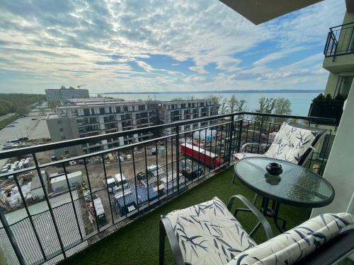 Ez�stpart Holiday Apartman