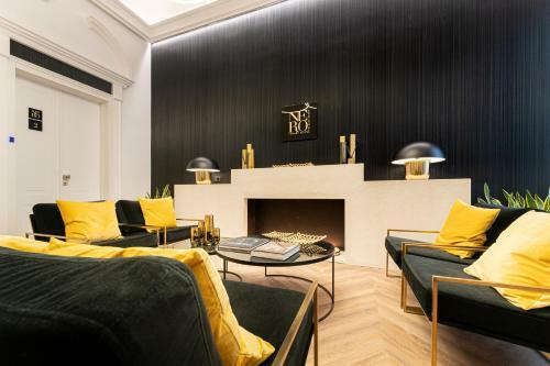 Hostal Nero Luxury Suites