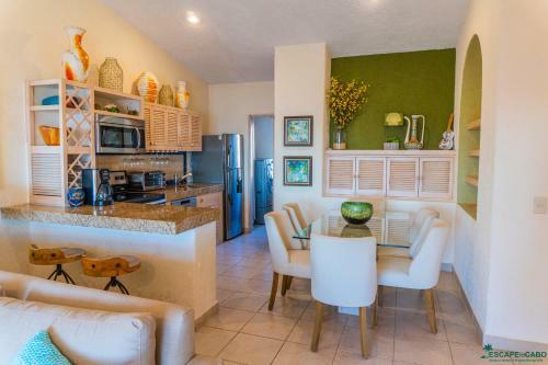 Beautiful Beachfront Terrasol!! 2 Bedroom 2 Bathroom Airport Pickup!