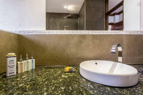 Fabulous First Floor Apartment Dasiri Downtown Residence