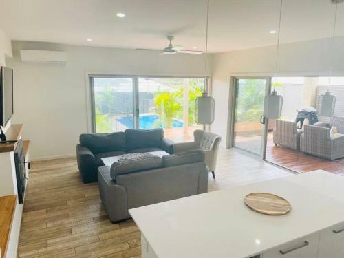 Flynns Executive Coastal Home With Pool