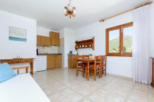 Yourhouse La Cabanya 10 Beach Apartments With Shared Pool