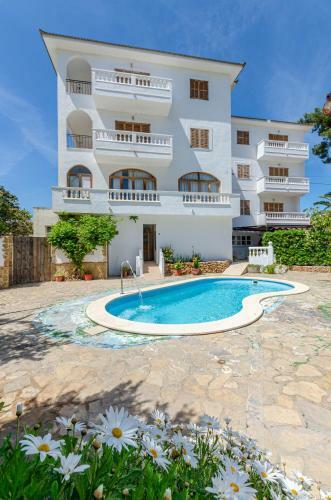 Yourhouse La Cabanya 10 Beach Apartments With Shared Pool