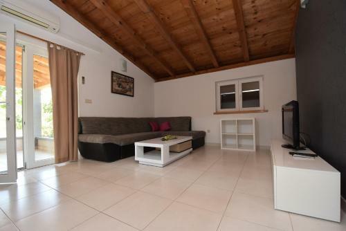 House Lovre In Murter