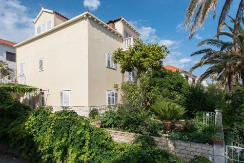 City B&B Superior Beachfront Property