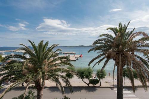 City B&B Superior Beachfront Property